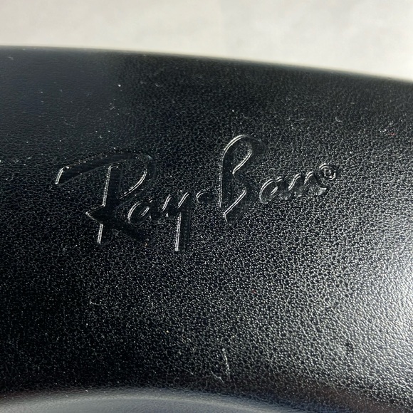 Ray-Ban Hard Clamshell Case with Polishing Cloth - Picture 7 of 7